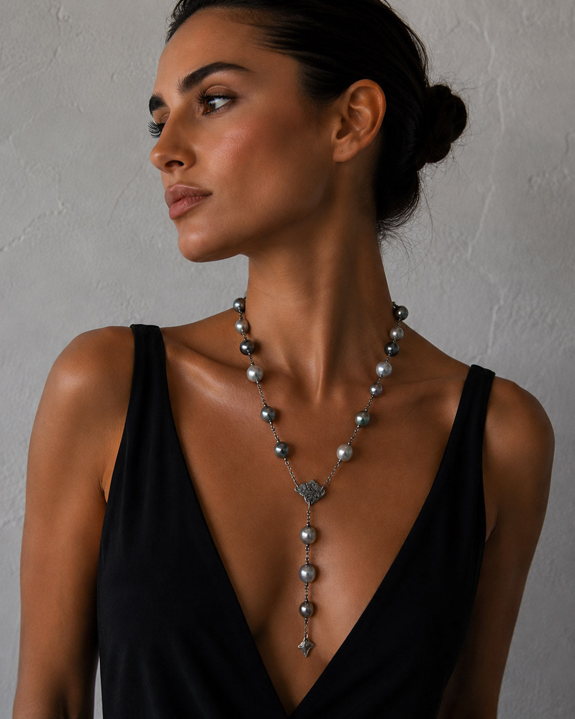 A woman wearing a Tahitian pearl and sterling silver necklace
